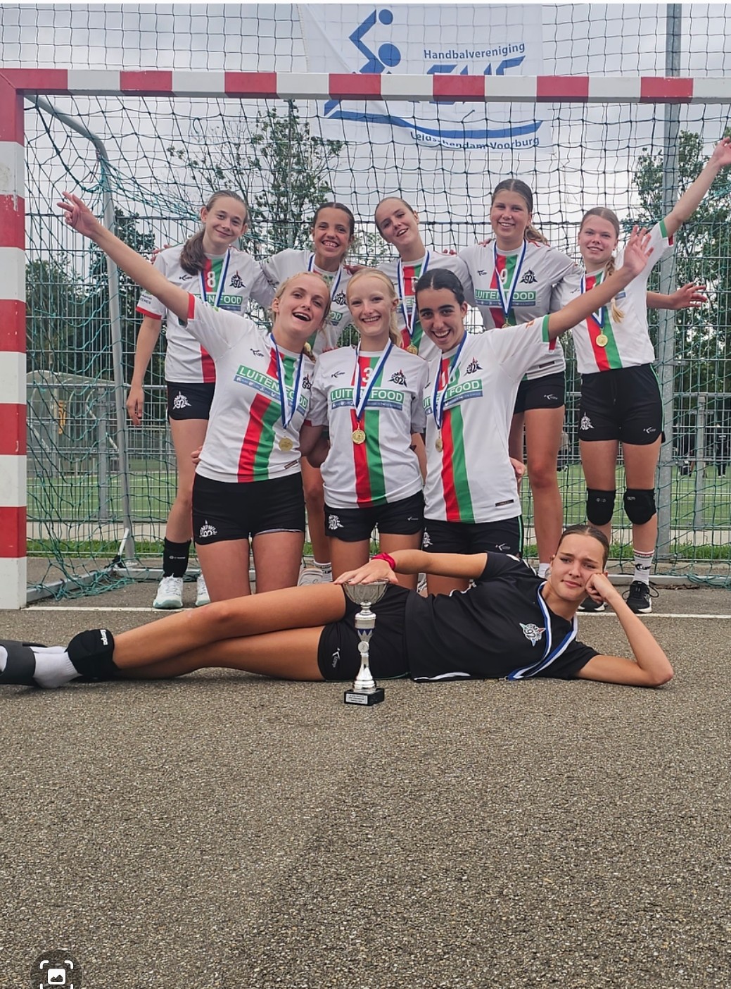 Meiden B1 winnen handbaltoernooi!